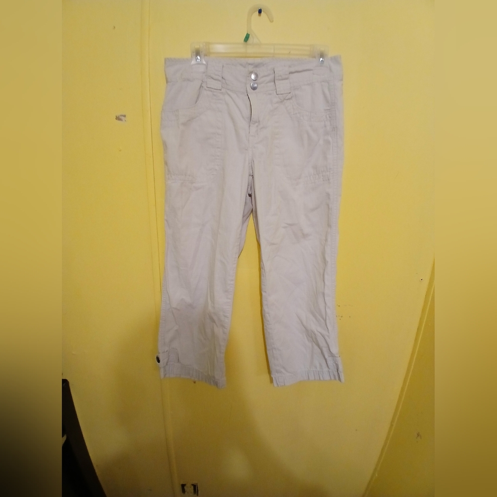 Capris - Picture 3 of 11